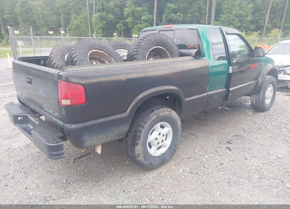 1999 CHEVROLET S-10 LS VIN: 1GCCT19W5X8129364
