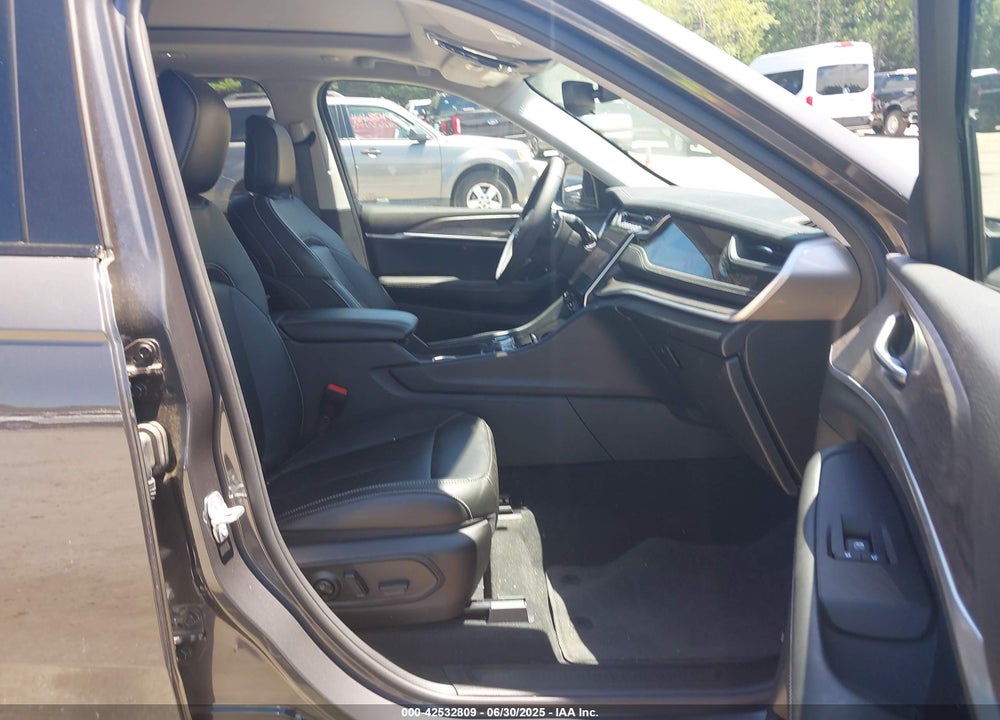 2024 JEEP GRAND CHEROKEE VIN: 1C4RJYB68RC714152