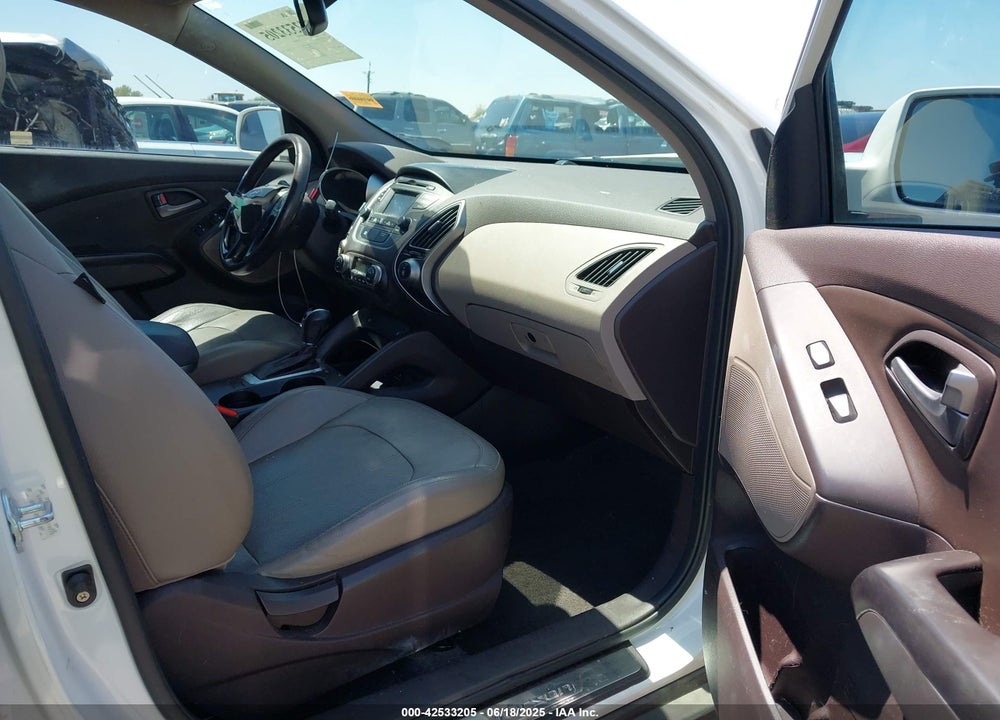 2014 HYUNDAI TUCSON VIN: KM8JUCAG0EU819270