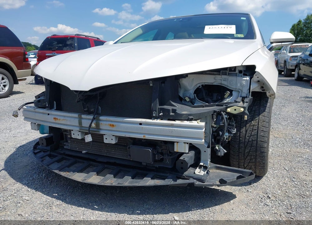 2013 LINCOLN MKZ HYBRID VIN: 3LN6L2LU6DR807667