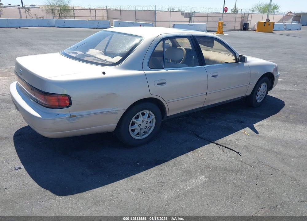 1993 TOYOTA CAMRY XLE VIN: JT2SK13E8P0187670