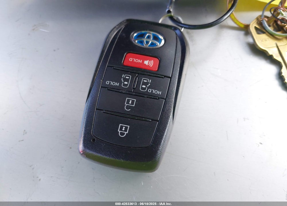 2023 TOYOTA SIENNA LE VIN: 5TDKRKEC6PS157598