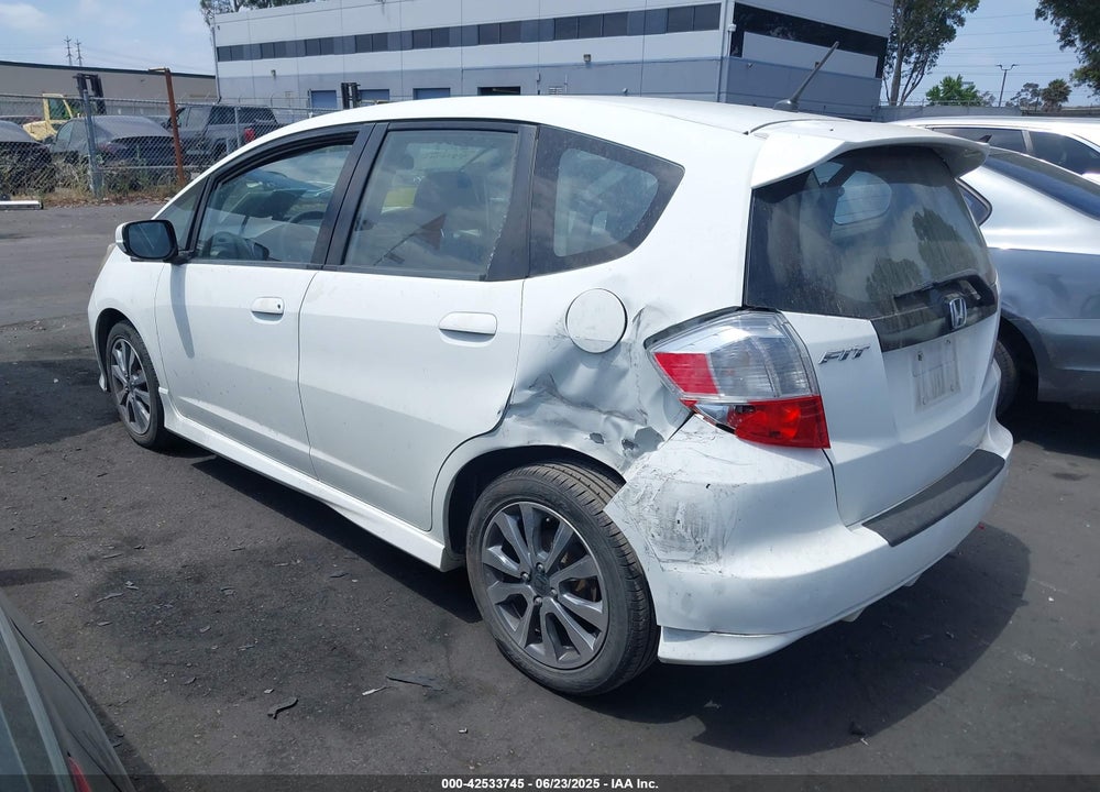 2013 HONDA FIT SPORT VIN: JHMGE8H55DC076329