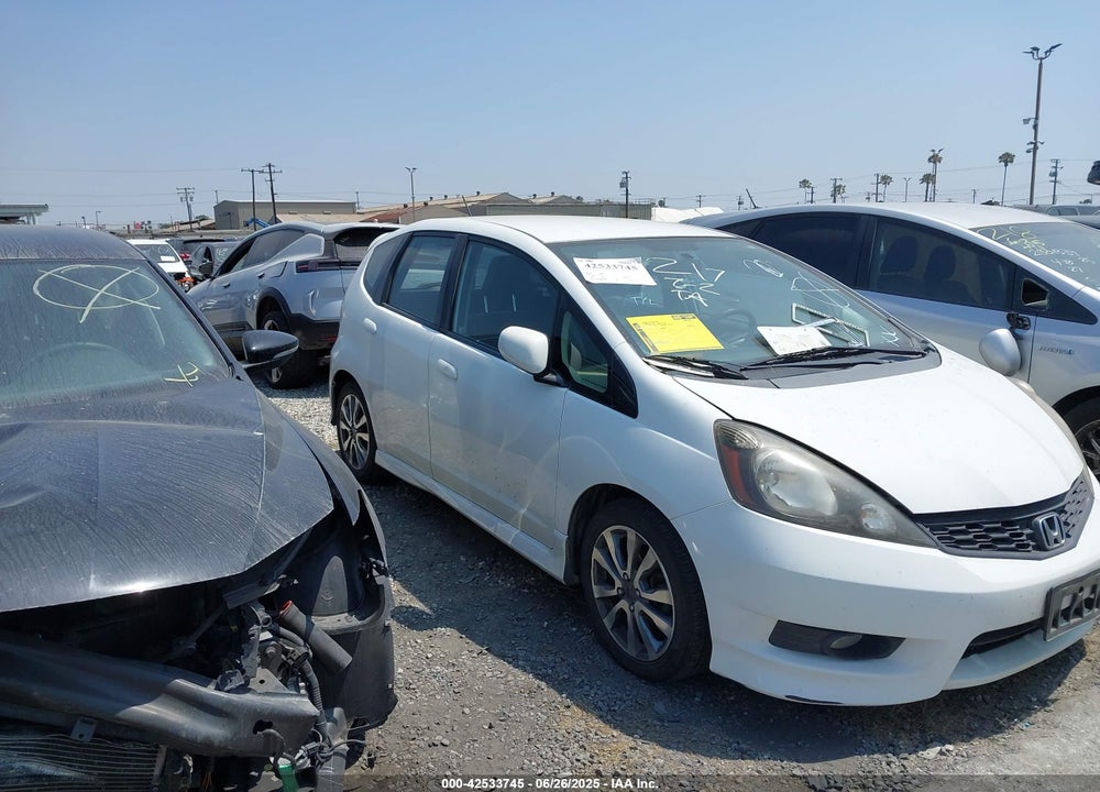 2013 HONDA FIT SPORT VIN: JHMGE8H55DC076329