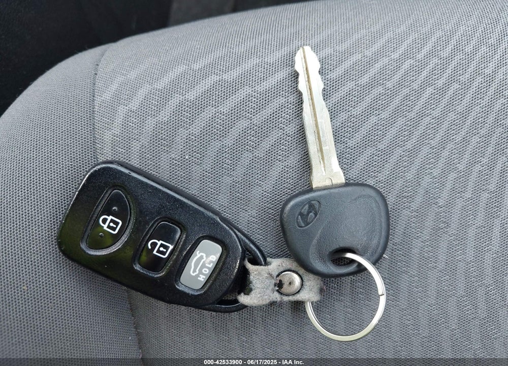 2016 HYUNDAI ELANTRA VIN: KMHDH4AE0GU519821