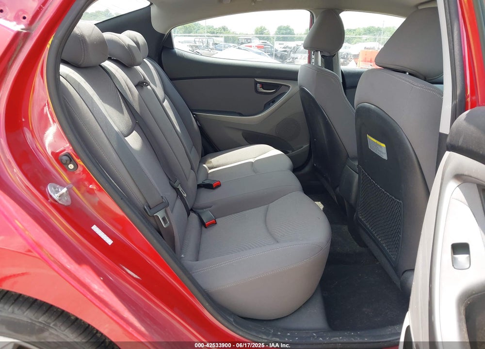 2016 HYUNDAI ELANTRA VIN: KMHDH4AE0GU519821