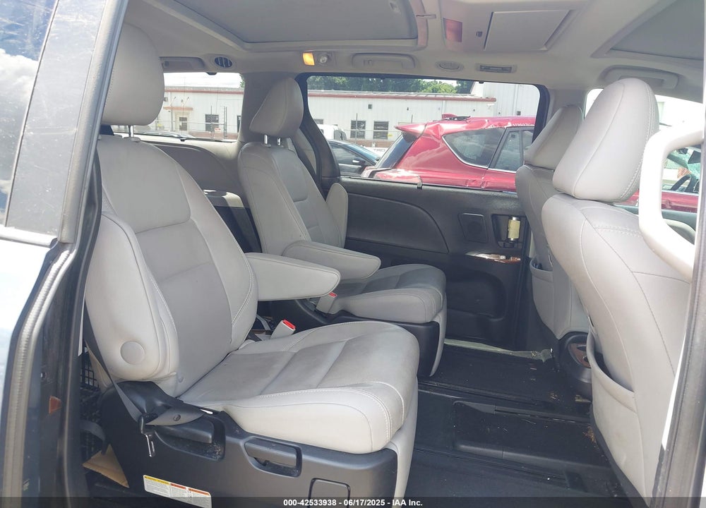2015 TOYOTA SIENNA VIN: 5TDYK3DCXFS637048