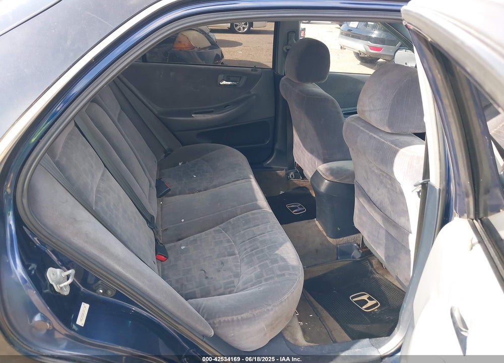 2001 HONDA ACCORD 2.3 EX VIN: 1HGCG56681A041149