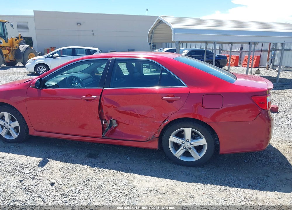 2014 TOYOTA CAMRY SE VIN: 4T1BF1FK9EU805688