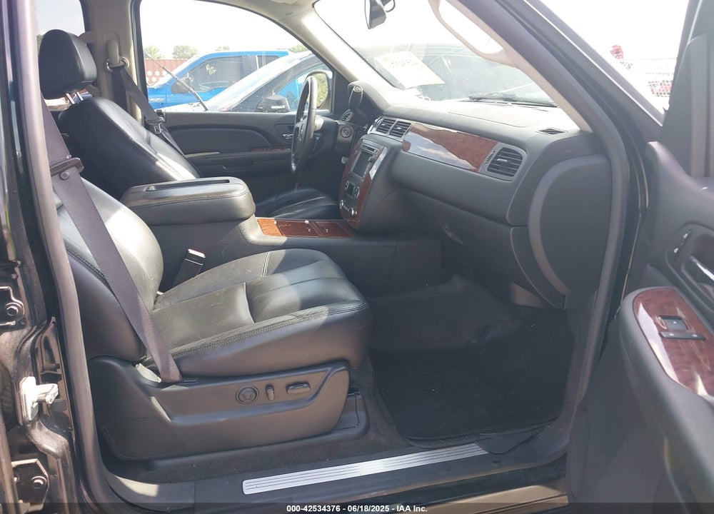 2008 CHEVROLET TAHOE LTZ VIN: 1GNFK13038J164555