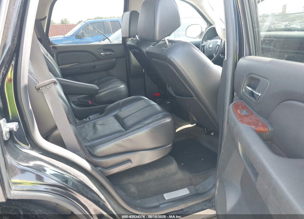 2008 CHEVROLET TAHOE LTZ VIN: 1GNFK13038J164555