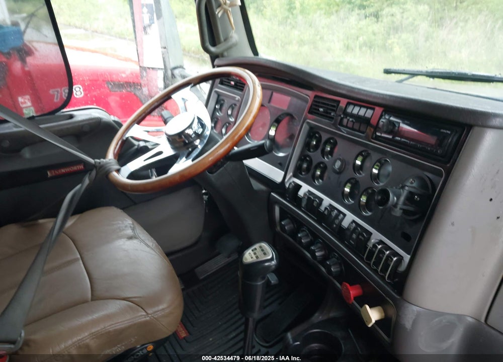 2010 KENWORTH T660 T660 VIN: 1XKAD49X8AJ263207