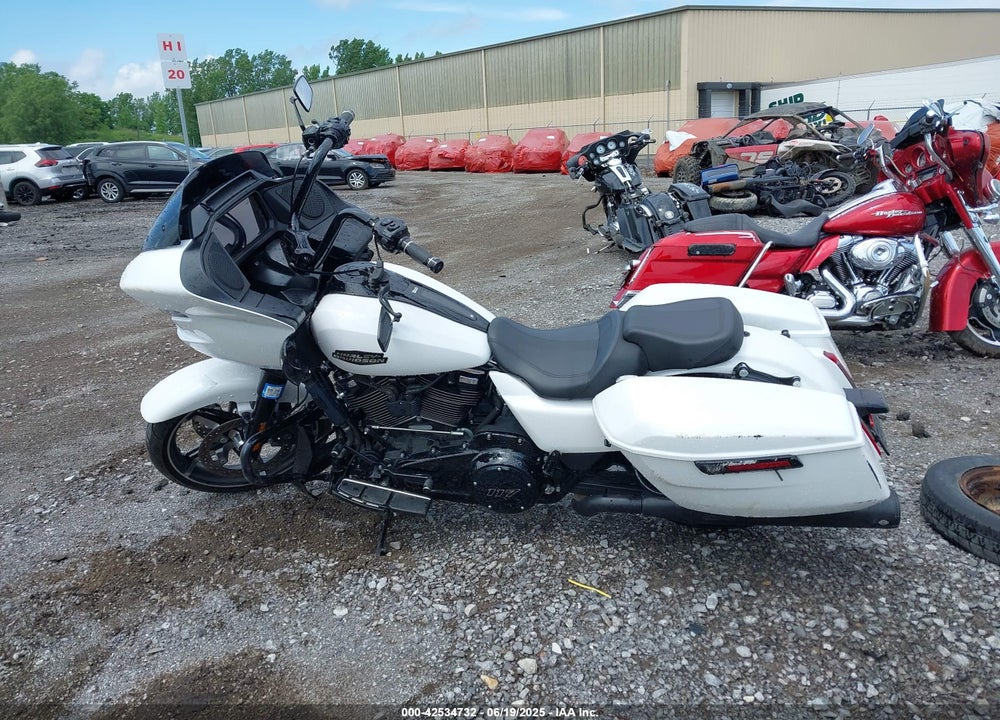 2024 HARLEY-DAVIDSON FLTRX VIN: 1HD1KH717RB603233