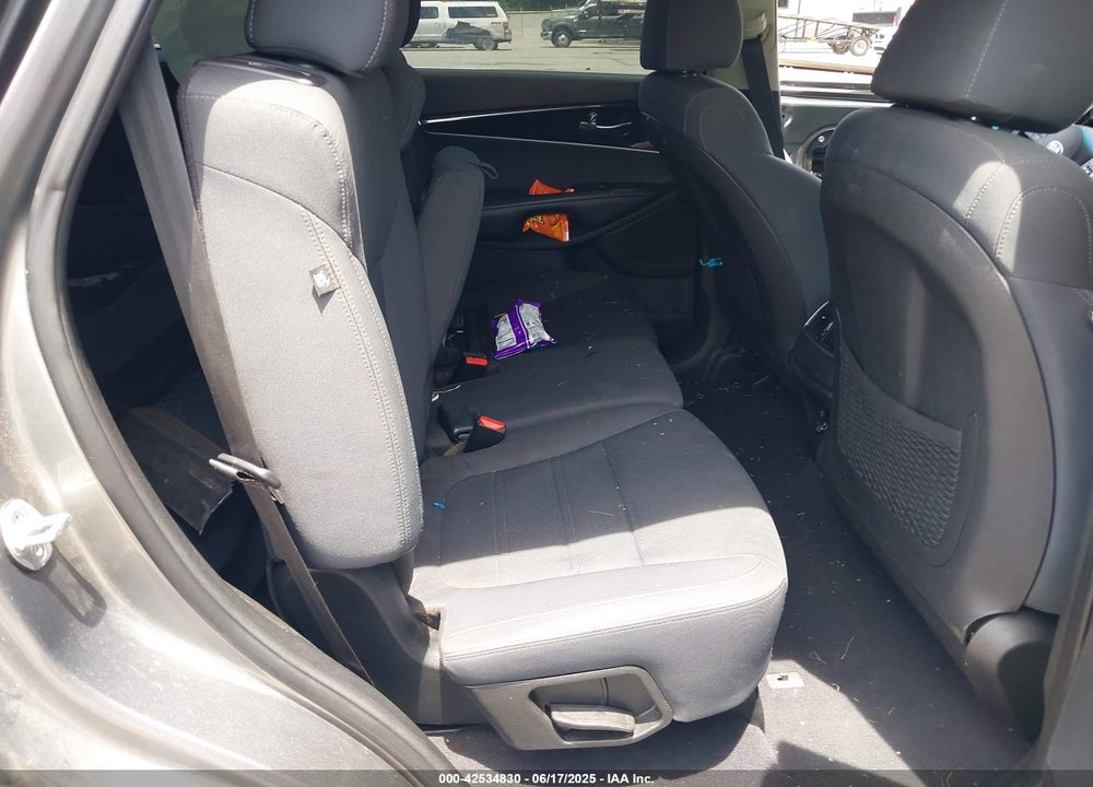 2019 KIA SORENTO VIN: 5XYPG4A37KG438974