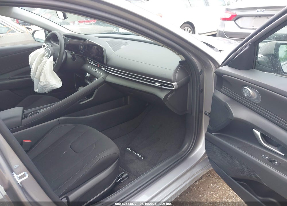 2025 HYUNDAI ELANTRA VIN: KMHLS4DGXSU860663