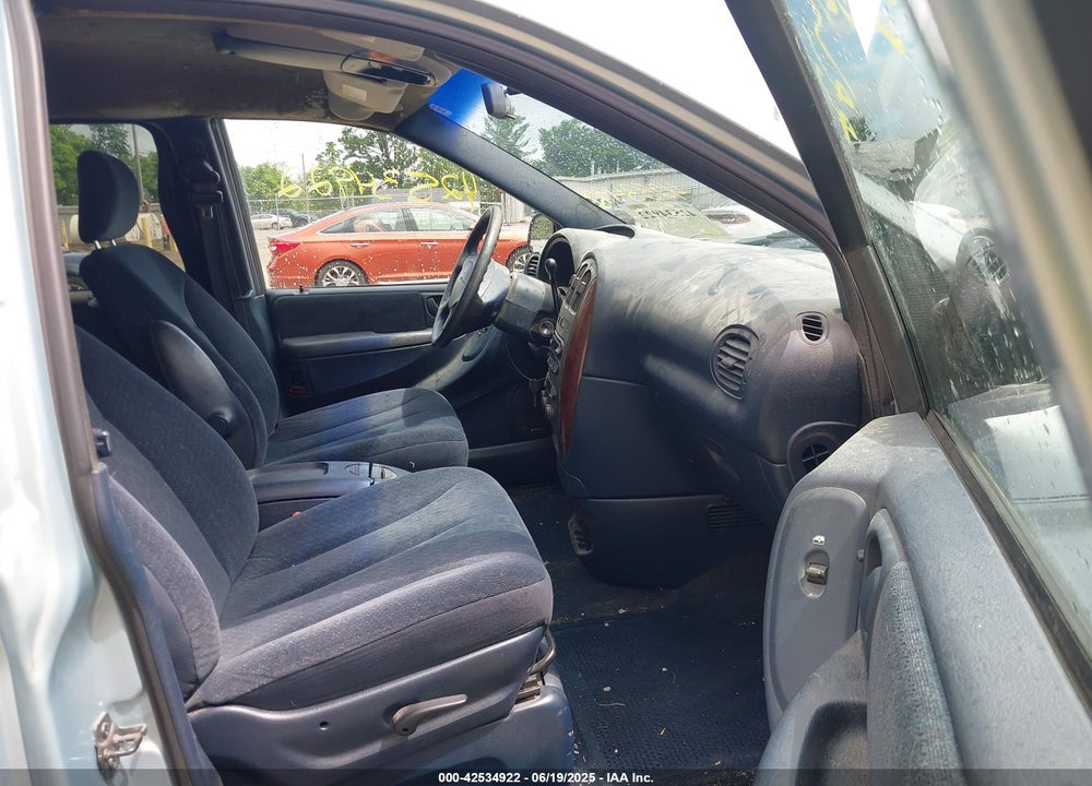 2001 CHRYSLER TOWN & COUNTRY LX VIN: 2C8GP443X1R265908