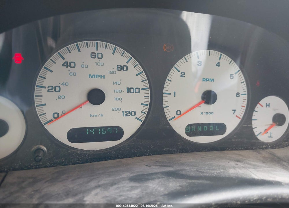 2001 CHRYSLER TOWN & COUNTRY LX VIN: 2C8GP443X1R265908