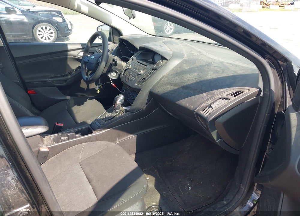 2016 FORD FOCUS VIN: 1FADP3K2XGL275435