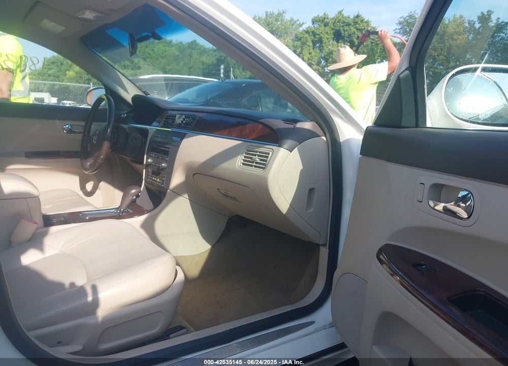 2008 BUICK LACROSSE VIN: 2G4WD582181223273