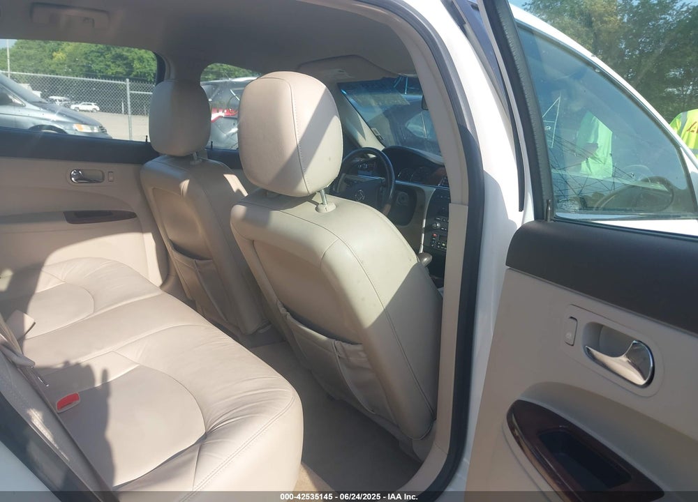 2008 BUICK LACROSSE VIN: 2G4WD582181223273