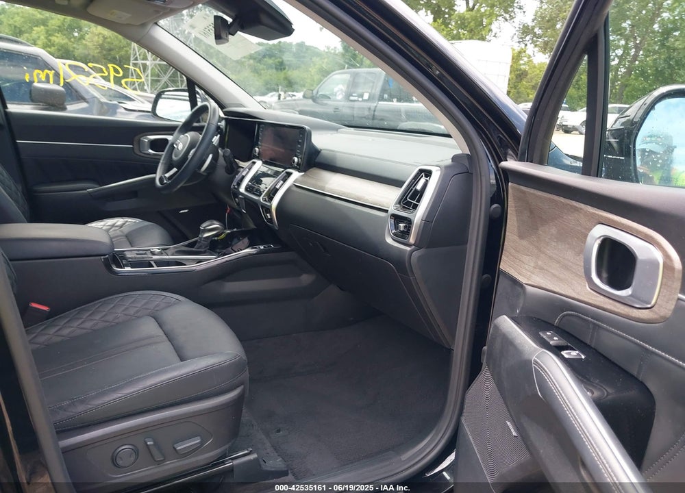 2021 KIA SORENTO VIN: 5XYRKDLF4MG050845