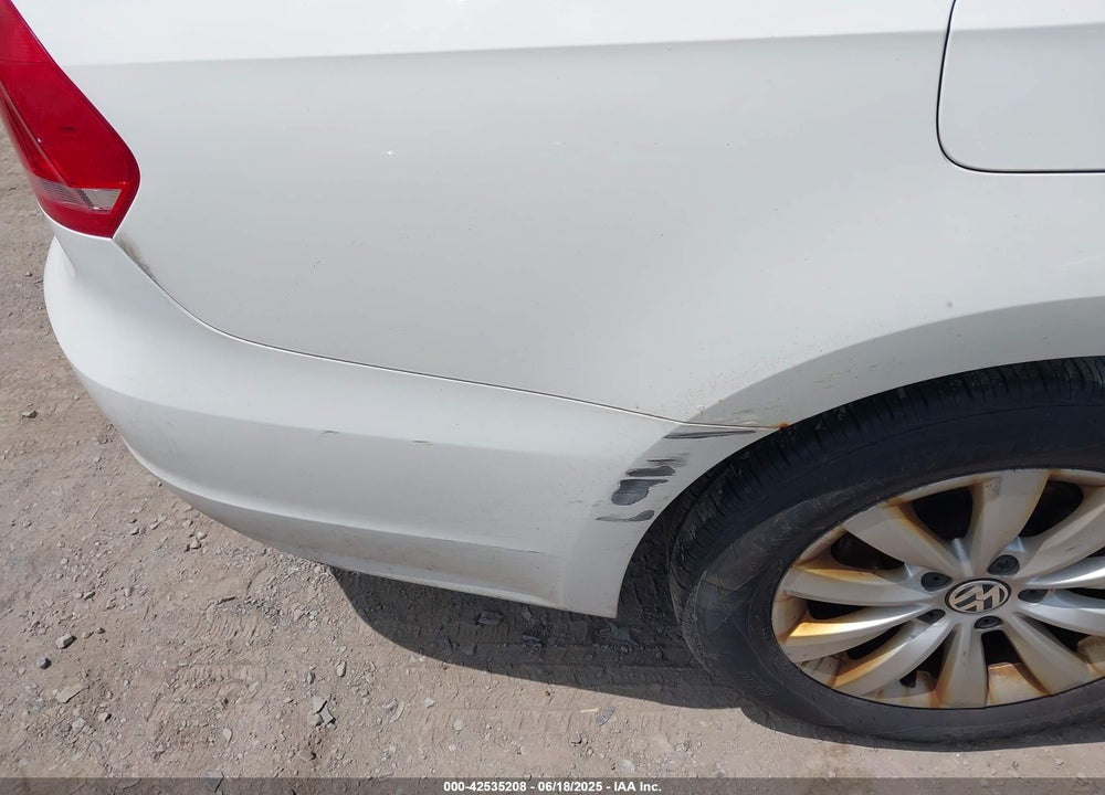 2014 VOLKSWAGEN PASSAT VIN: 1VWAP7A33EC008114