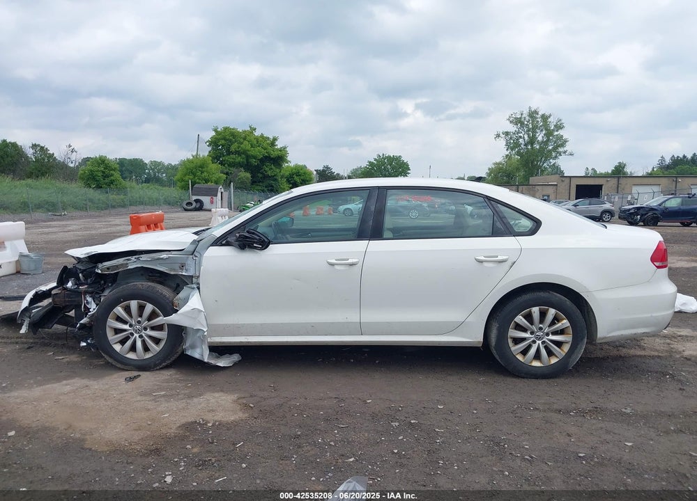 2014 VOLKSWAGEN PASSAT VIN: 1VWAP7A33EC008114