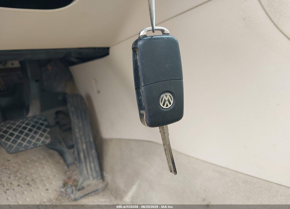 2014 VOLKSWAGEN PASSAT VIN: 1VWAP7A33EC008114