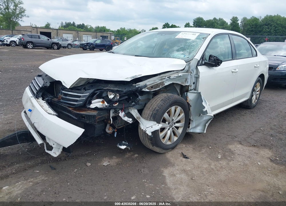 2014 VOLKSWAGEN PASSAT VIN: 1VWAP7A33EC008114