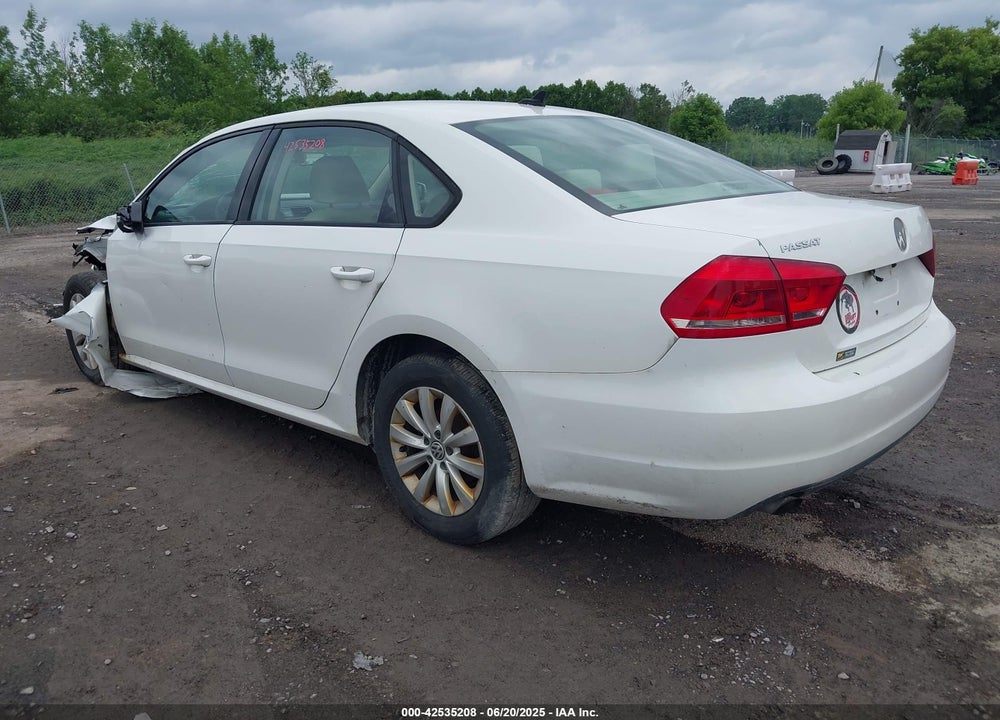 2014 VOLKSWAGEN PASSAT VIN: 1VWAP7A33EC008114