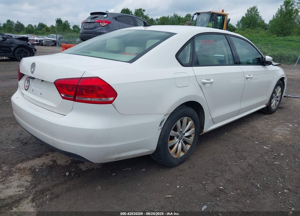 2014 VOLKSWAGEN PASSAT VIN: 1VWAP7A33EC008114
