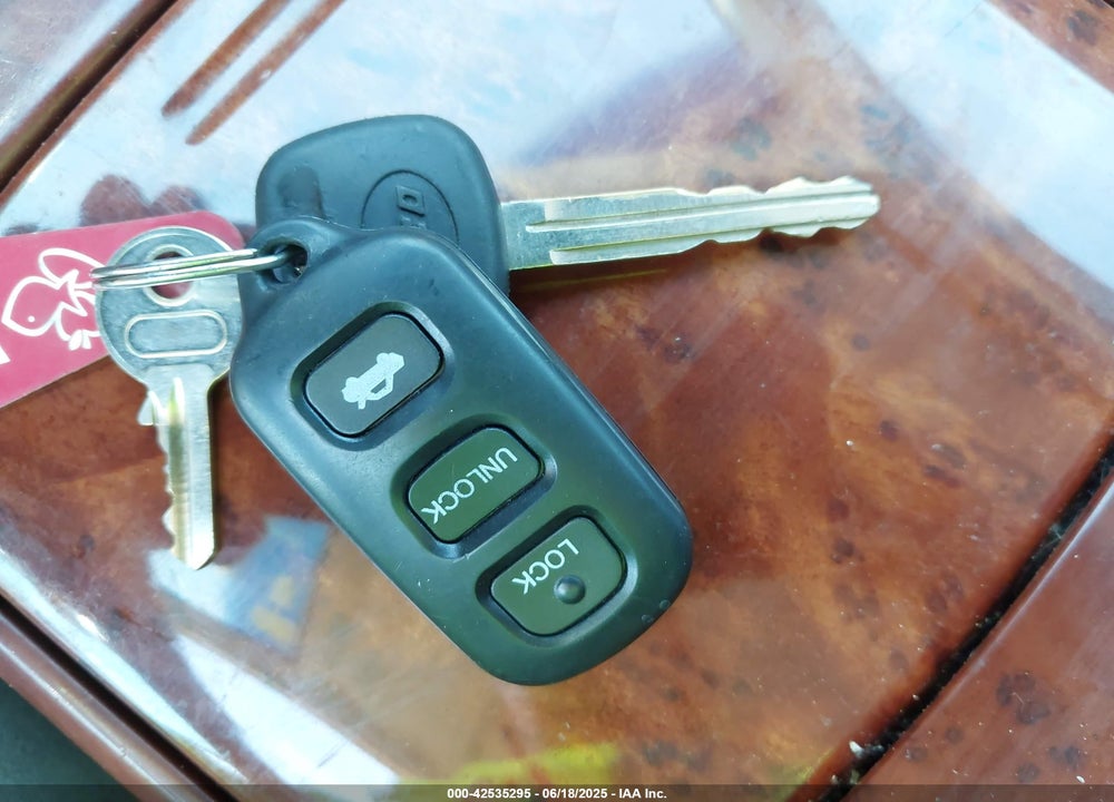 2004 TOYOTA CAMRY XLE VIN: 4T1BE30K64U346562
