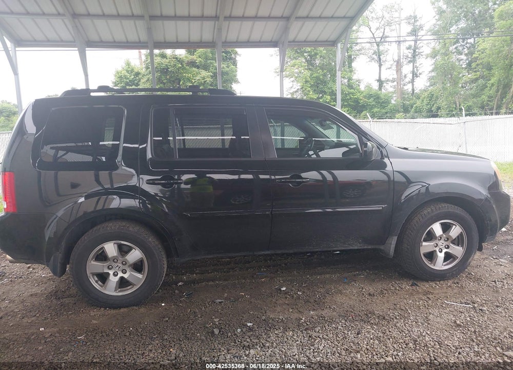 2011 HONDA PILOT VIN: 5FNYF4H61BB065719