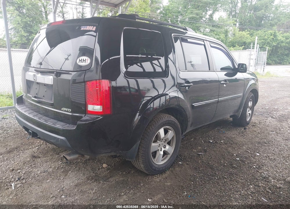 2011 HONDA PILOT VIN: 5FNYF4H61BB065719