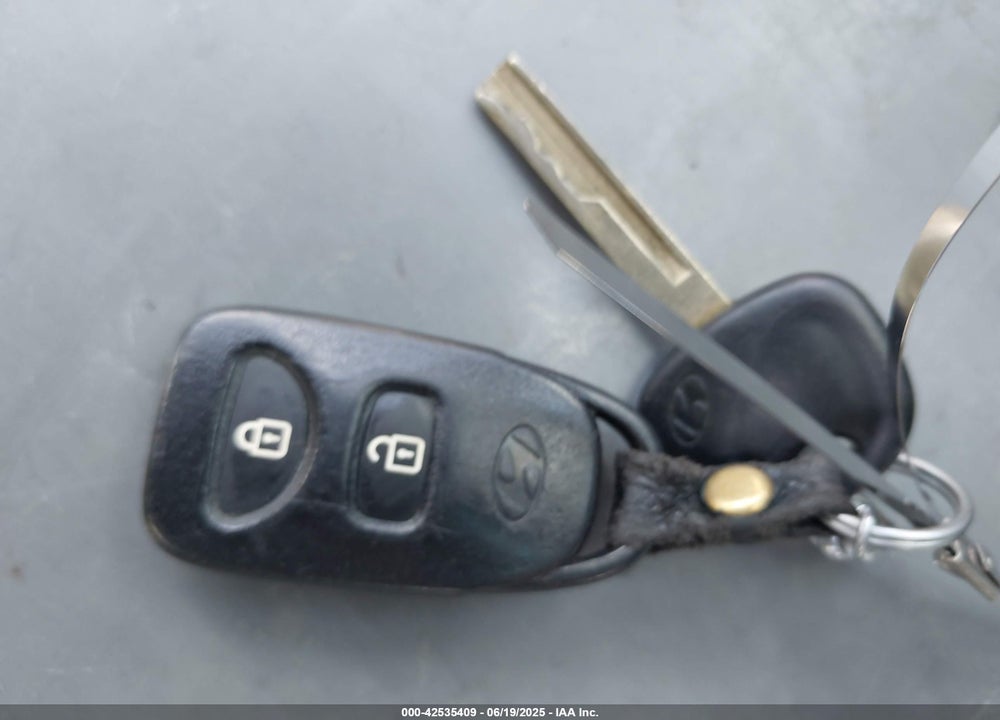 2016 HYUNDAI ACCENT VIN: KMHCT5AE2GU247143