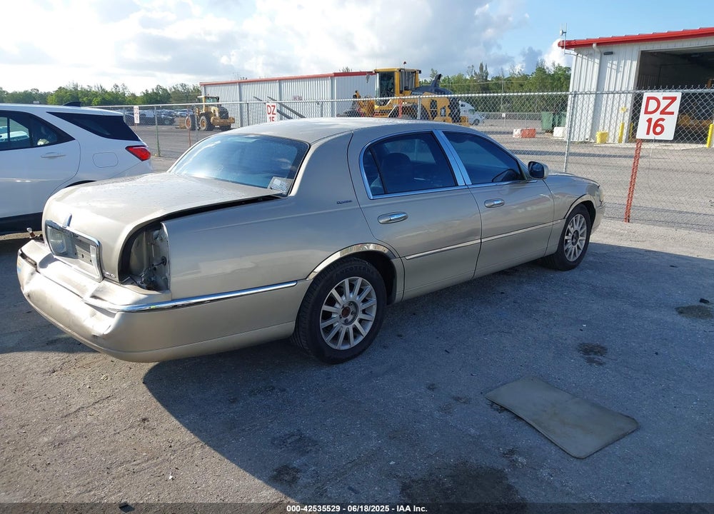 2006 LINCOLN TOWN CAR VIN: 1LNHM81V26Y642130