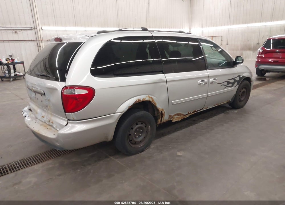 2005 CHRYSLER TOWN & COUNTRY LX VIN: 2C4GP44R95R307299