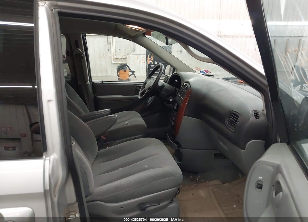 2005 CHRYSLER TOWN & COUNTRY LX VIN: 2C4GP44R95R307299