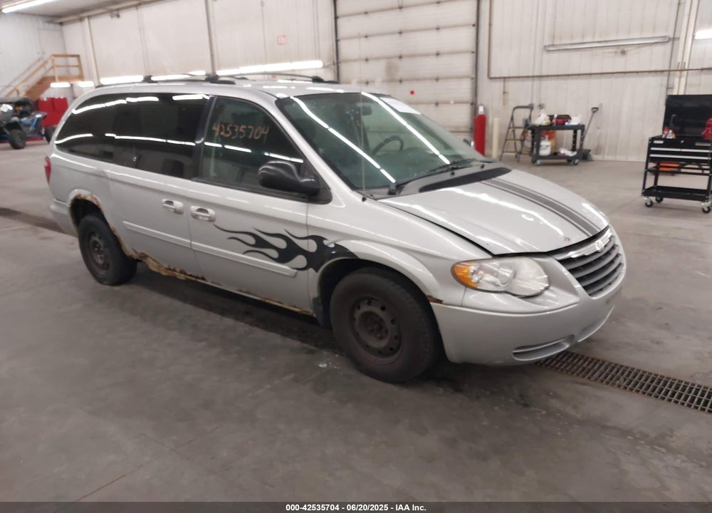2005 CHRYSLER TOWN & COUNTRY LX VIN: 2C4GP44R95R307299