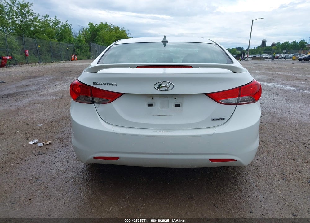 2013 HYUNDAI ELANTRA VIN: 5NPDH4AE8DH287916