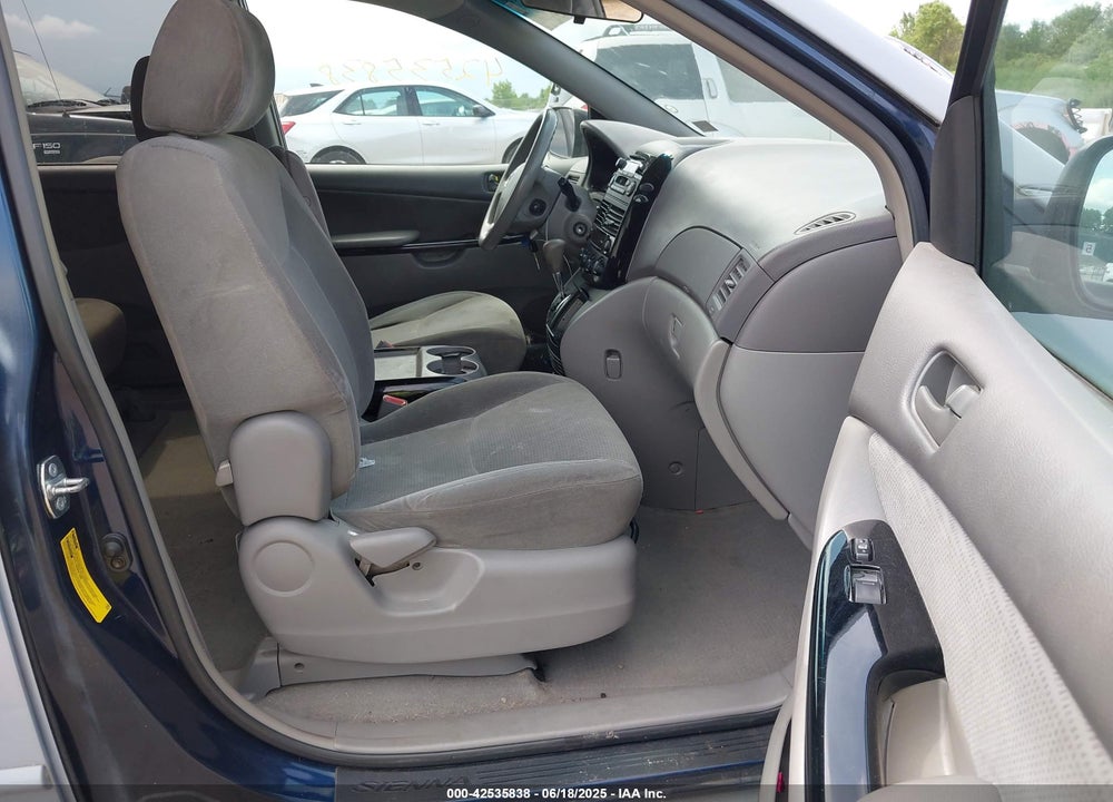 2004 TOYOTA SIENNA LE VIN: 5TDZA23C14S148974