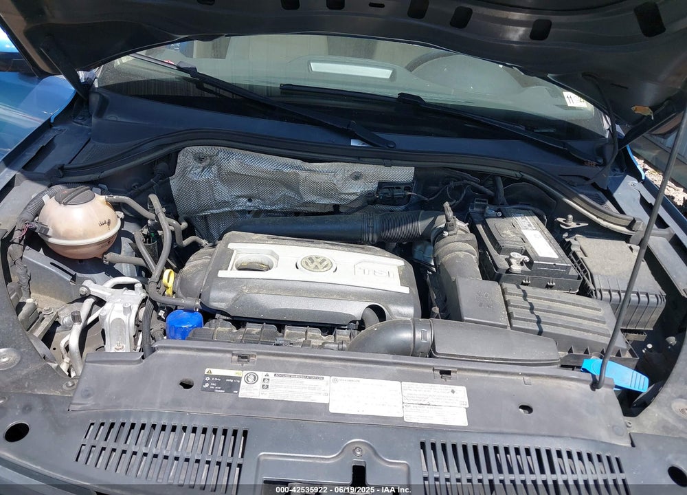 2017 VOLKSWAGEN TIGUAN VIN: WVGSV7AX0HK011669