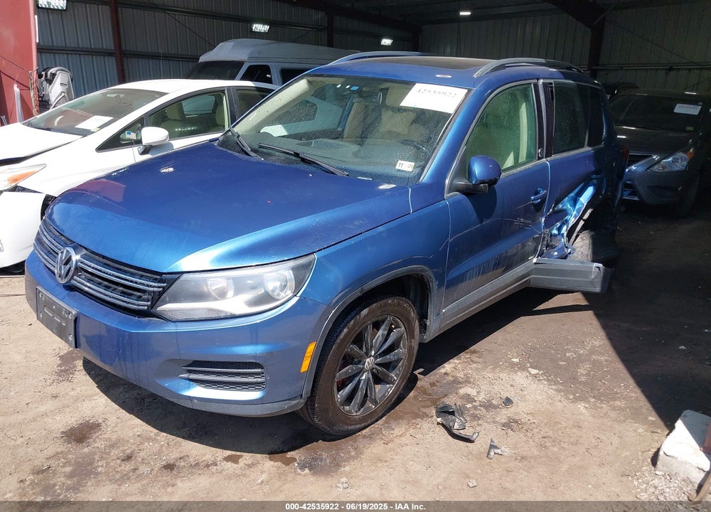 2017 VOLKSWAGEN TIGUAN VIN: WVGSV7AX0HK011669