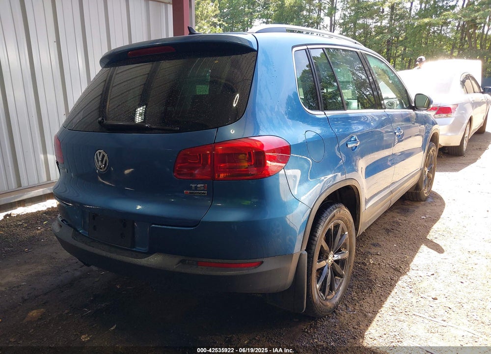 2017 VOLKSWAGEN TIGUAN VIN: WVGSV7AX0HK011669