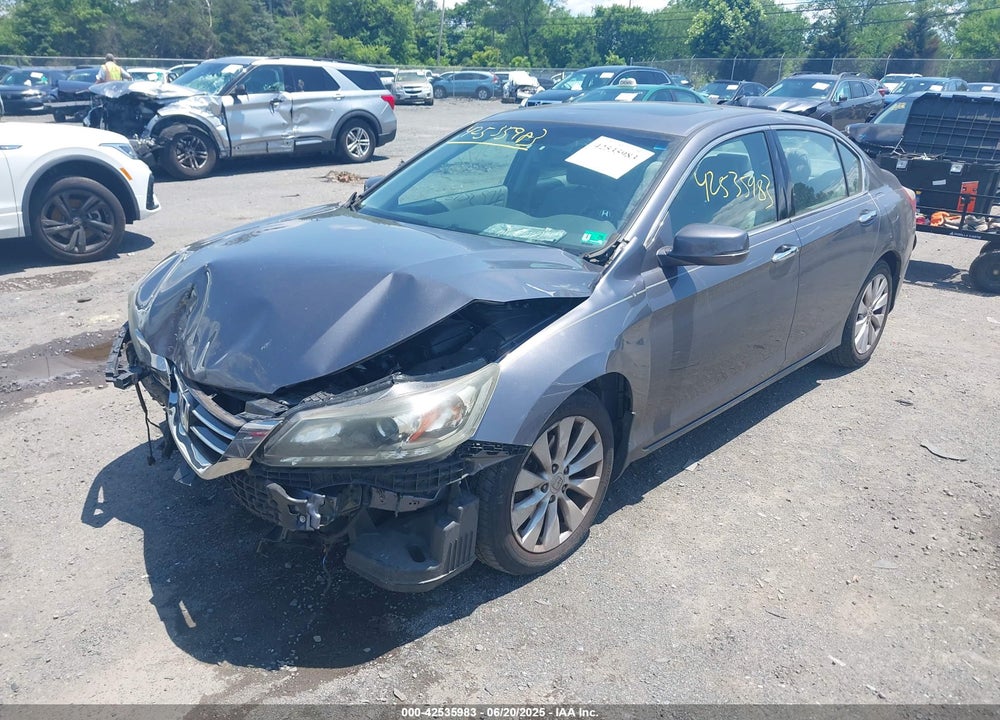 2013 HONDA ACCORD VIN: 1HGCR3F88DA023710