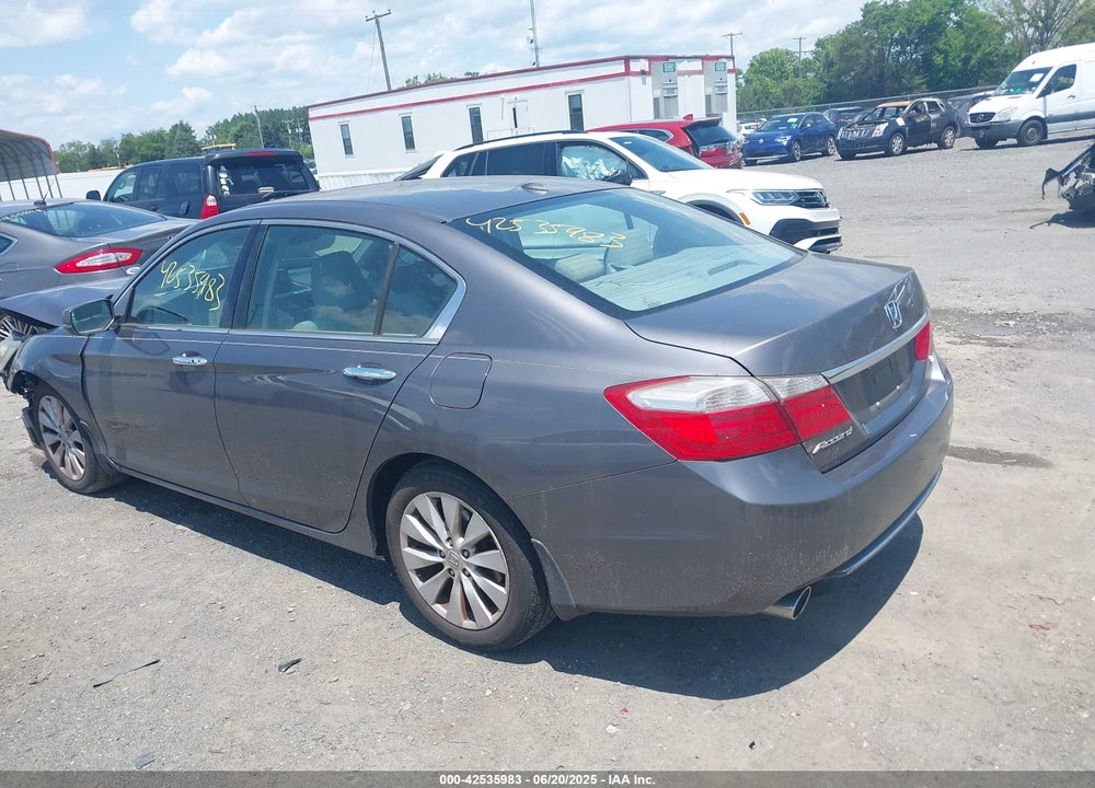 2013 HONDA ACCORD VIN: 1HGCR3F88DA023710