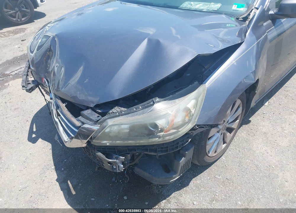 2013 HONDA ACCORD VIN: 1HGCR3F88DA023710