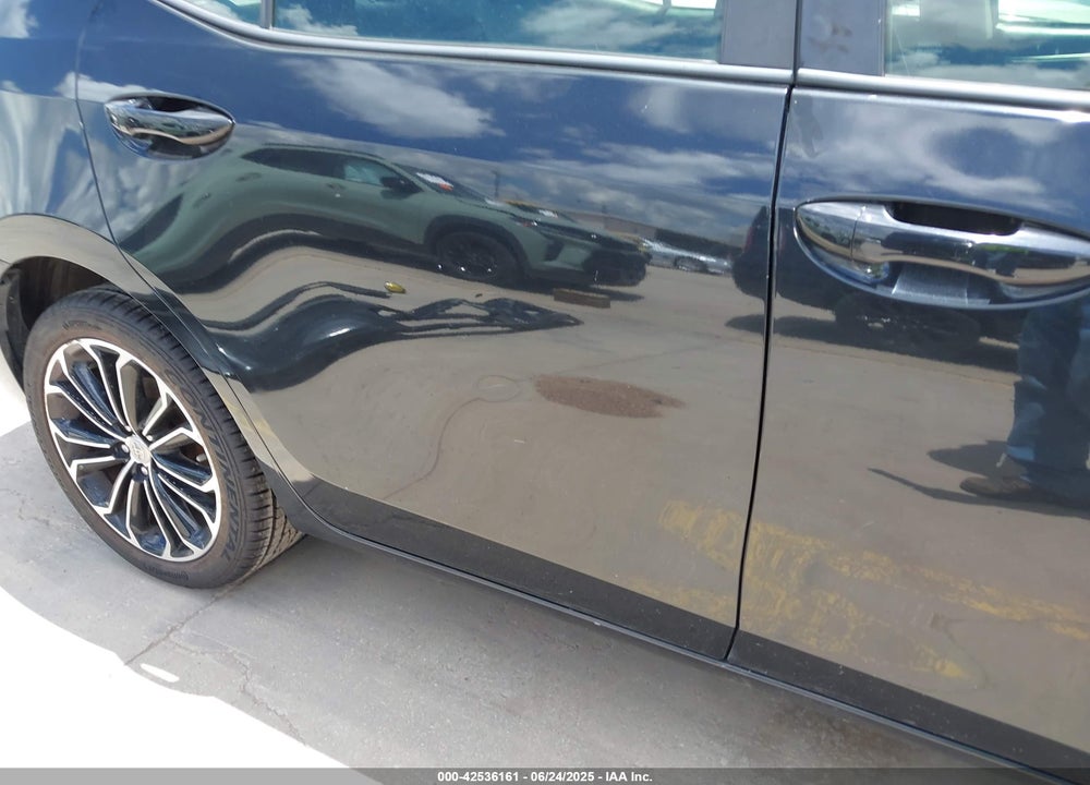 2015 TOYOTA COROLLA VIN: 5YFBURHE5FP306255