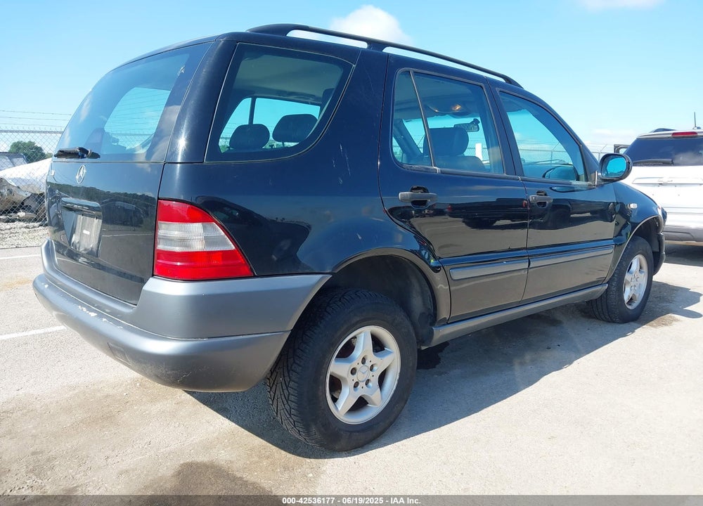 1998 MERCEDES-BENZ ML 320 CLASSIC VIN: 4JGAB54E9WA013555