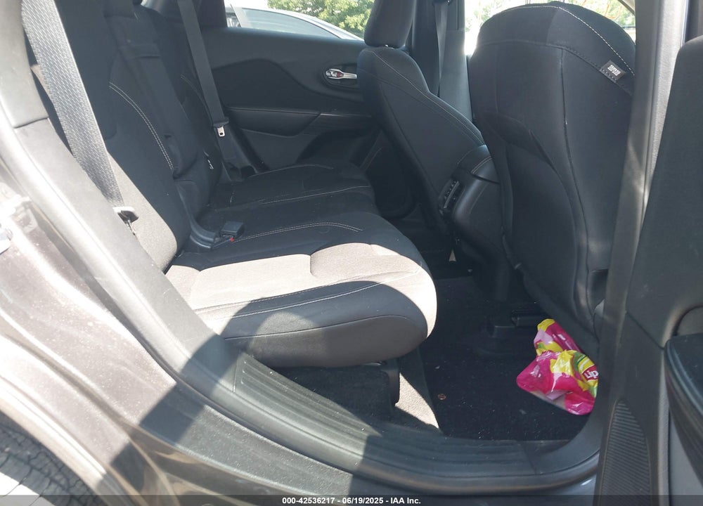 2015 JEEP CHEROKEE VIN: 1C4PJMCB2FW556249